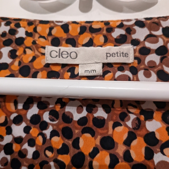 Cleo V-Neck - Picture 2 of 4
